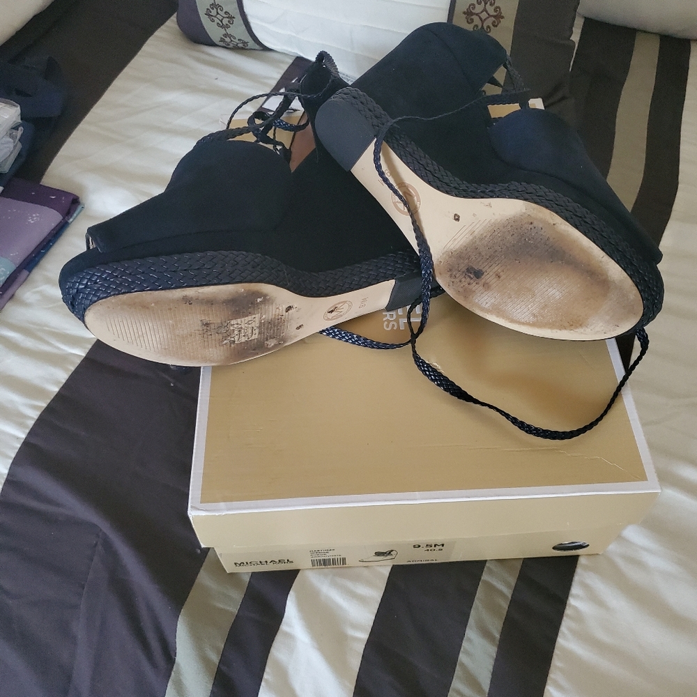 Shoes - Picture 3 of 4